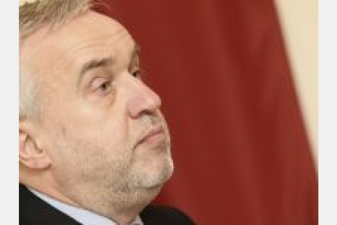 Šķēle: pagaidām Kampara demisija nav pieprasīta