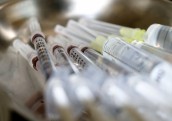 Austrijā apstiprina obligātu vakcināciju pret Covid-19
