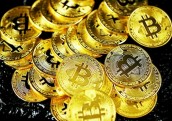 Bitcoin divejādā loma: Digitālais zelts vai ikdienas valūta
