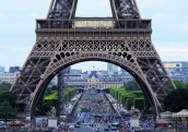 Parīzieši referendumā atbalsta stāvvietu maksu celšanu pilsētas apvidus auto