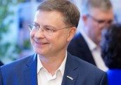 Dombrovskim EK plānota ekonomikas un ražīguma komisāra loma