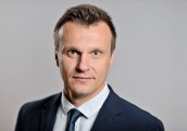 Kā ierēdņu mafija iepļaukāja Valaini