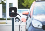 Pastāv drauds iesaldēt atbalstu videi draudzīgu auto iegādei