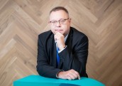 Tramps mums visiem dzīvi padara nedaudz dārgāku 