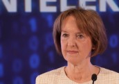 Ministre Bērziņa atkāpjas no amata