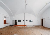 Arsenāla iekštelpu demontāžas gaitā atrastas vēsturiskas kaļķakmens grīdas plāksnes