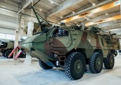 Ukrainai piegādāti pirmie Patria 6x6 bruņutransportieri