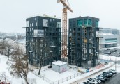 FOTO: 14 miljonus eiro vērtajā Skanstes Rezidenču projektā atzīmēti spāru svētki 