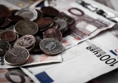 Valsts aizdevumu portfelis pagājušā gada beigās bija 2,423 miljardu eiro apmērā