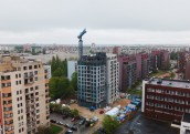 Hepsor mājokļu projektam Purvciemā atzīmēti spāru svētki