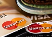 Kubā tiks pārtraukti maksājumi ar Visa un Mastercard kartēm