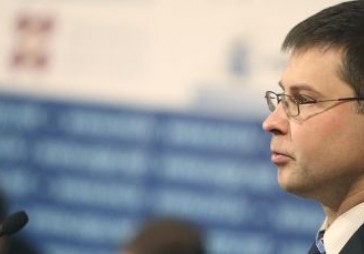 Dombrovskis aizliedz veikt ātrās palīdzības transporta iepirkumu
