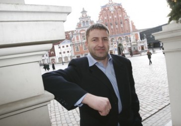 Bojārs: ar mersedesu nebraucu; arī citi noliedz kukuļošanu