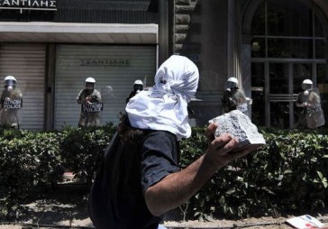 Protestētājs Grieķijā: «Viņi grib atgriezt mūs 19.gadsimtā - tā nebūs cīņa, bet gan karš»