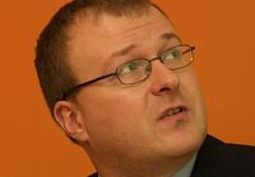 Veselības ministrijas valsts sekretāra amatam virza Rinaldu Muciņu