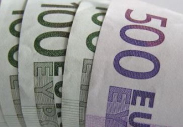 Eirozonu glābs ar 750 miljardiem eiro