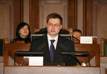 Dombrovskis: iekšējā devalvācija ir efektīvs veids krīzes pārvarēšanā