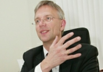 Kariņš: par degvielu pārmaksājam