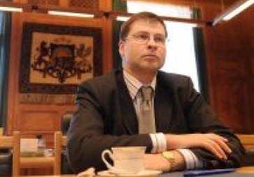 Dombrovskis noliedz, ka Veismane spiesta aiziet