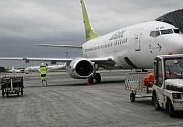 airBaltic lidmašīna nosēdināta, darbojoties tikai vienam dzinējam 