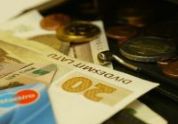 Swedbank: turpinoties produktivitātes kāpumam, ir pamats arī algu pieaugumam 