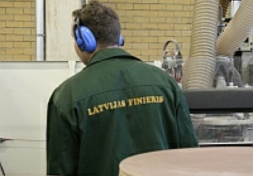 Papildināta - Latvijas Finieris lēti Svezai nepārdosies