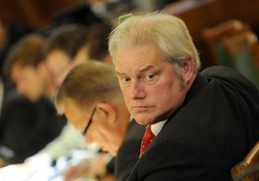 Jaundžeikars aktīvi izmanto pēdējās nedēļas amatā