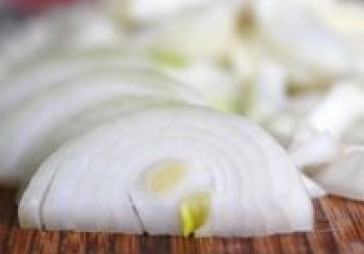 Vecticībnieki pelna ar sīpolu restorānu
