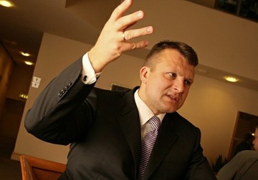 Šlesers: ringā pēc nokdauna jāpieceļas kājās desmit sekundēs