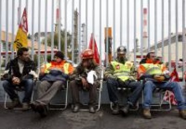 Francijai protesti izmaksā līdz pat 400 miljoniem eiro dienā