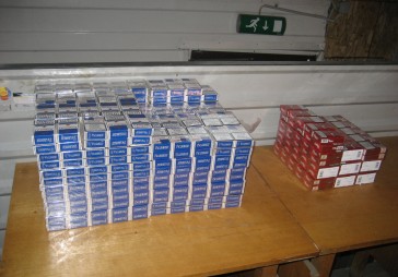 VID darbinieki aiztur 13 tūkstošus kontrabandas cigarešu