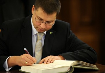 Dombrovskis apņēmības pilns valdību vadīt četrus gadus