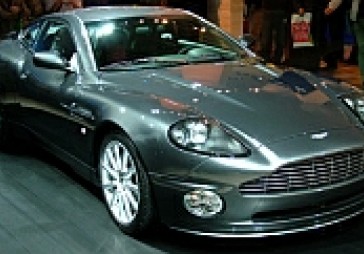 Papildināta - Liepājā aptur naudas atmazgāšanas shēmu, kuras organizators iegādājies Aston Martin, lidmašīnu un kuteri