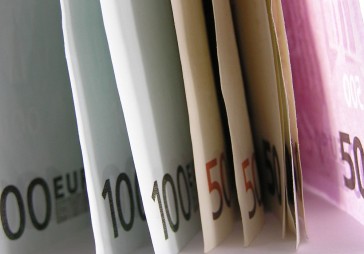 Īrija aizņēmumu tērēs bankām un finanšu sistēmas stabilizācijai