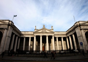 Īrija grasās pārņemt bankas AIB un Bank of Ireland