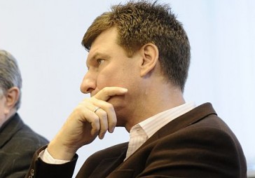 Štrams labošoties; aizstāvis lūdz viņu sodīt nosacīti