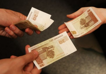 Krūmane: ātrie kredīti ir sērga arī globālā mērogā