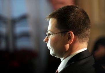 Economist: Dombrovskim pienākas balva par gada spožāko politisko izdzīvošanu