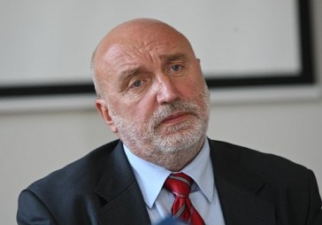 Godmanis: ar eiro ieviešanu jābūt uzmanīgiem