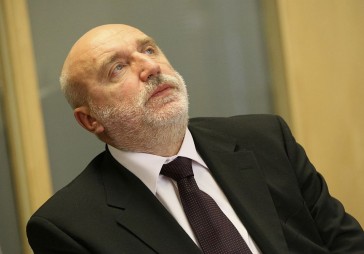 Godmanis: Latvijā nav iespējama kontrolēta lata devalvācija