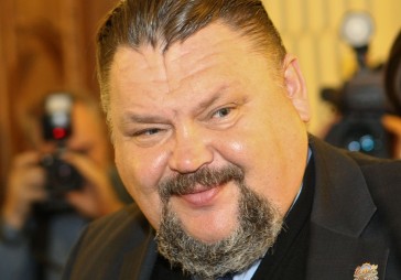 Kravcovu apsūdz nelikumīgā uzņēmējdarbībā