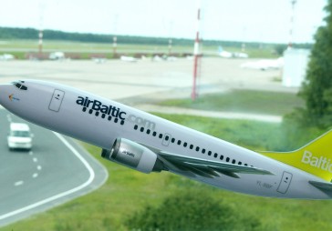 Satiksmes ministrs lūdzis miljardierim Antonovam noskaidrot patieso stāvokli airBaltic 