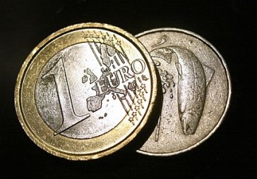  Pārmērīga konsolidācija var apdraudēt eiro ieviešanu