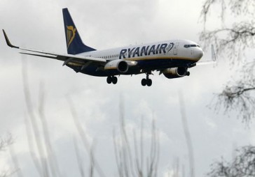Eksperti: Jārod kompromiss, lai Ryanair paliktu lidostā Rīga