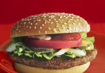 McDonald’s restorānā ieguldījis  270 tūkstošus Ls 