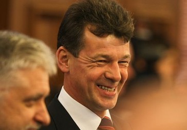 Eigims par latu nopircis 630 tūkstošus vērtu parādu