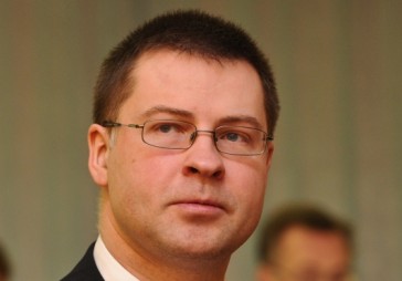 Dombrovskis: ēnu ekonomikas apkarošanas plāns strādā