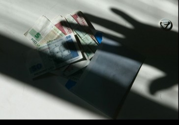 VID dod triecienu «naudas atmazgātājiem», kas nodarījuši zaudējumus 1,7 miljonu latu apmērā