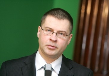 Dombrovskis: pārejam no stabilitātes uz attīstību