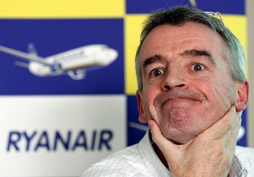 Ryanair no amata aizejošajam Estonian Air vadītājam dāvina bezmaksas lidojumu